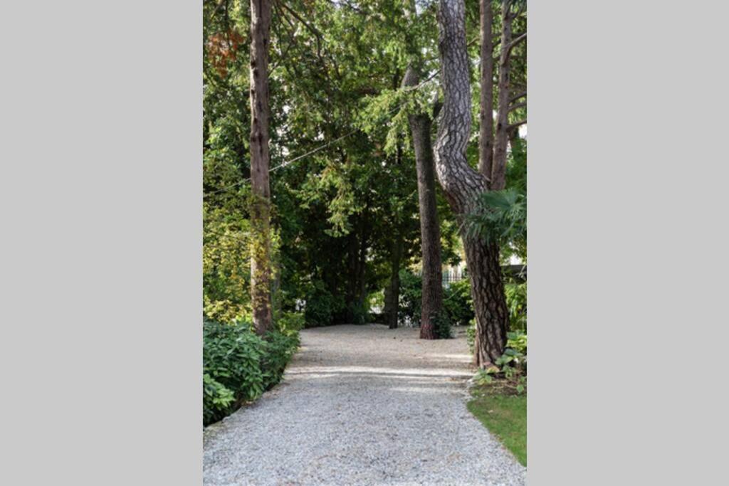 Bilocale Nel Parco Di Villa Erba تْشيرنوبيو المظهر الخارجي الصورة